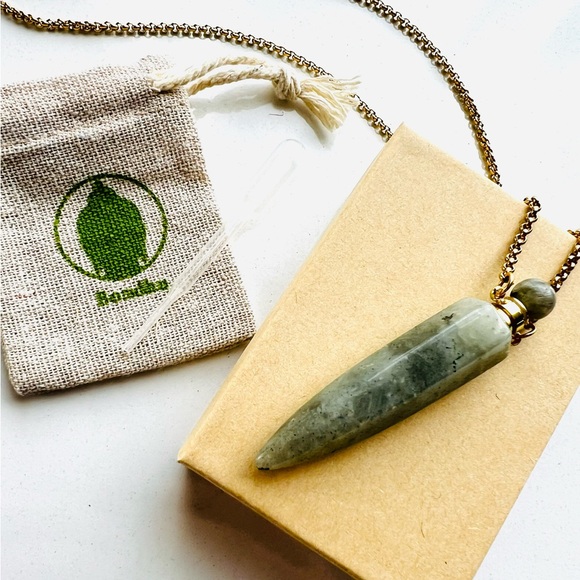 NIB Labradorite Perfume Amulet Pendant Necklace - Picture 10 of 15